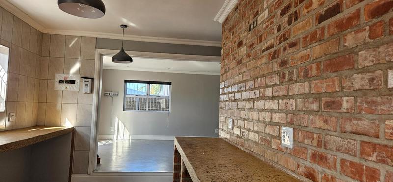 To Let 2 Bedroom Property for Rent in Zeekoevlei Western Cape